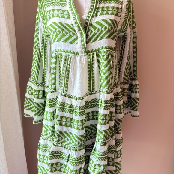 Devotion TWINS Ella Green and White Bell Sleeve - Picture 2 of 5